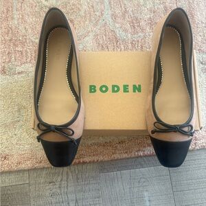 Boden Women's Beige and Black Flats